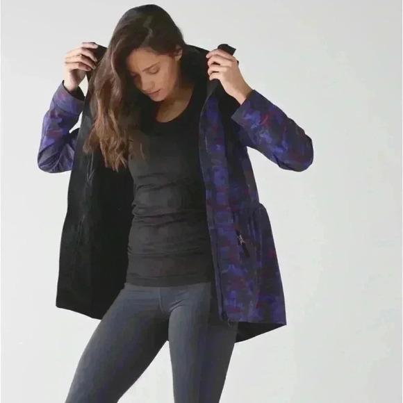 Lululemon Rain For Daze Jacket II in Hounds Camo Emperor Blue Black - Picture 5 of 12